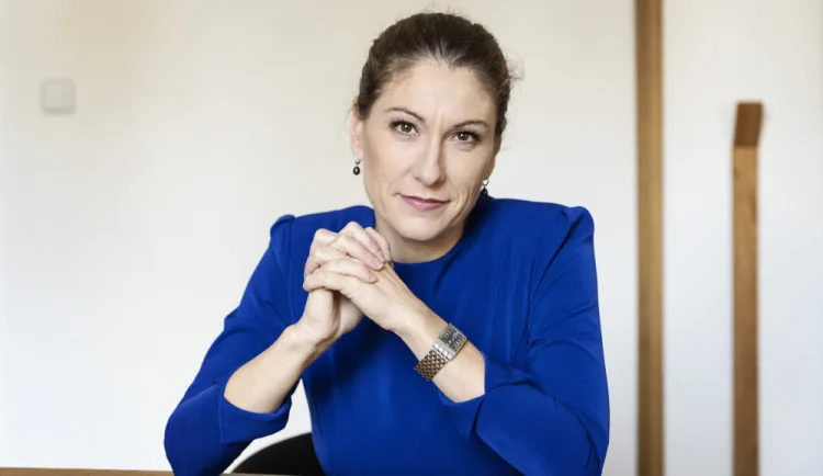 Eva Decroix.