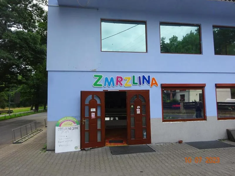 Dříve vyhlášenou zmrzlinárnu zavřela inspekce. Našla trus hlodavců i plesnivé potraviny