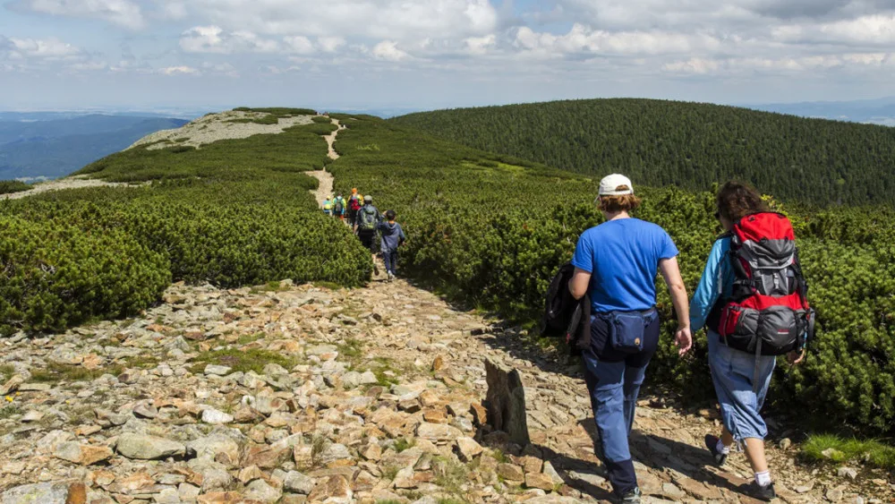 KRNAP doporučuje vyhnout se nejvytíženějším turistickým stezkám v Krkonoších
