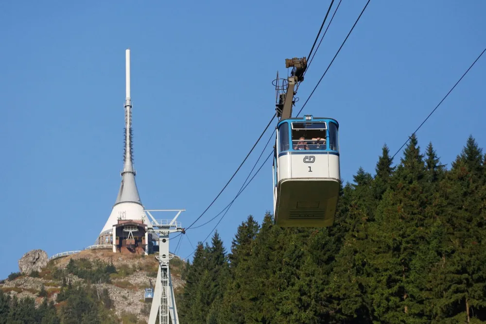 Lanovka na Ještěd ještě v době provozu.