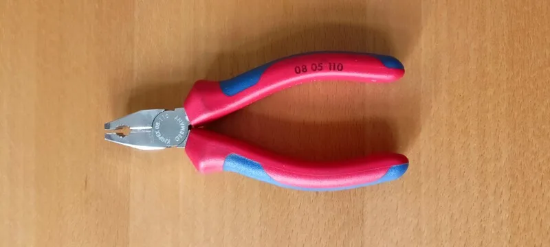 Kleště, které používali zloději při krádežích aut.
