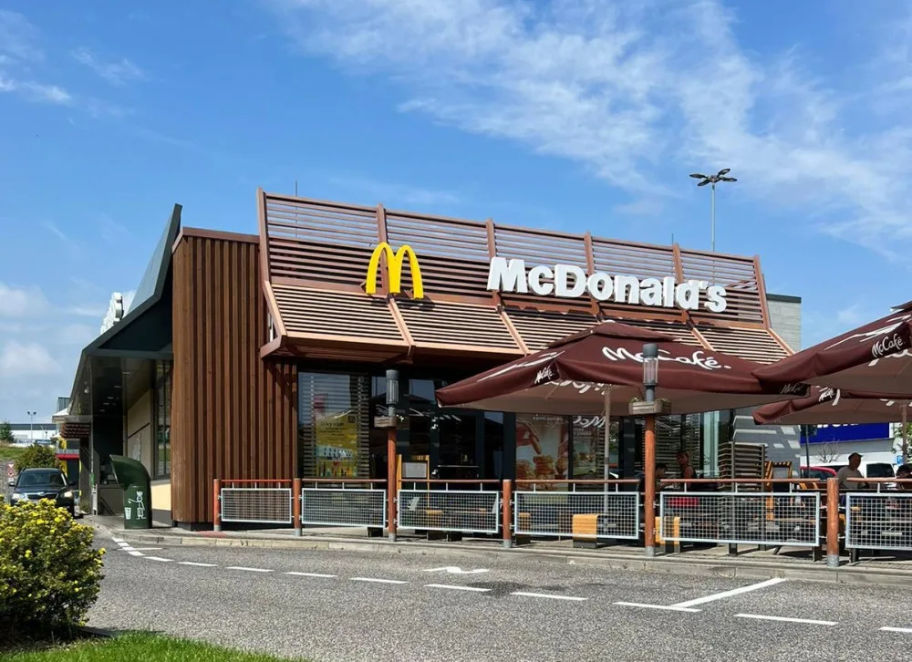 McDonald´s u Globusu slaví desáté výročí. Přijďte na oslavu a pro dárek, legendární Big Mac zdarma