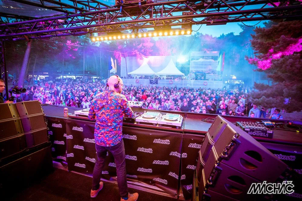 Na festivalu taneční hudby Mácháč v Doksech vystoupí 84 interpretů