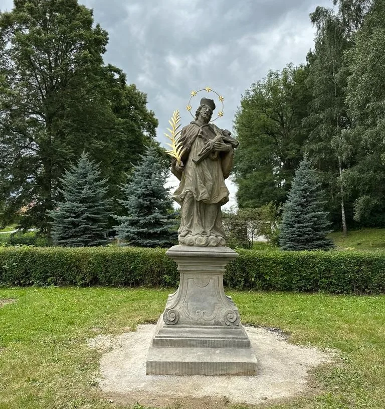 Zrestaurovaná socha Sv. Jana Nepouckého.