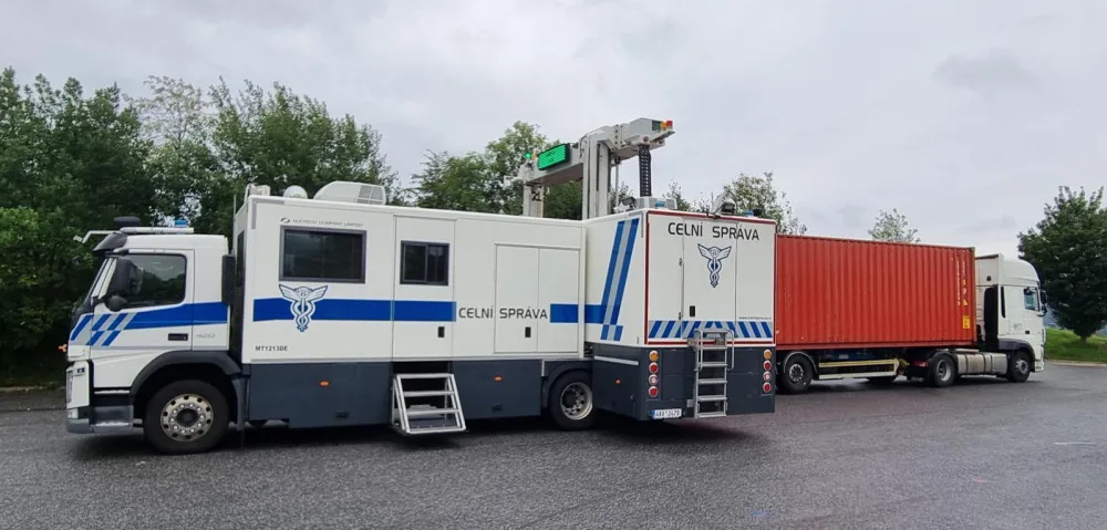 Policejní akce na průtahu Libercem zaměřená na nákladní dopravu: Drogy za volantem i přetížená vozidla