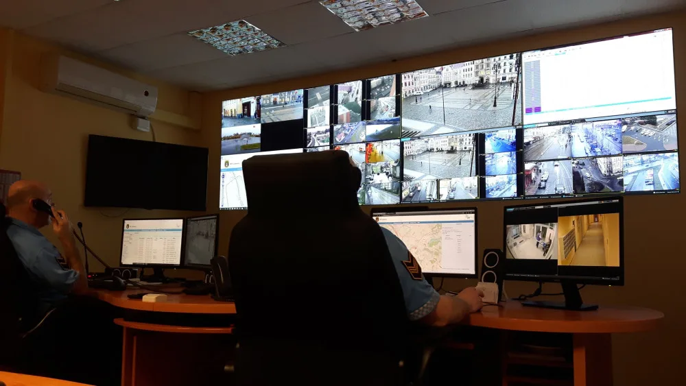 Muž na Fügnerce osahával dívky, obtěžoval už dřív. Zadrželi ho strážníci