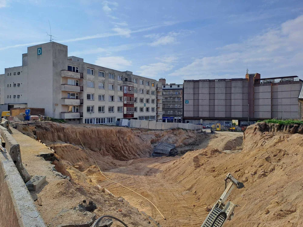 Prostor budoucího parkovacího domu u Centra urgentní medicíny.
