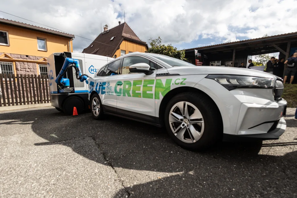 Nabíjení prostřednictvím nahromaděné energie H2BOTem.