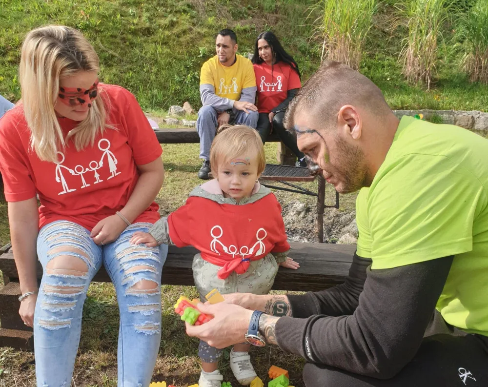 Odsouzení trávili den se svými dětmi. Připravili jim zábavný program
