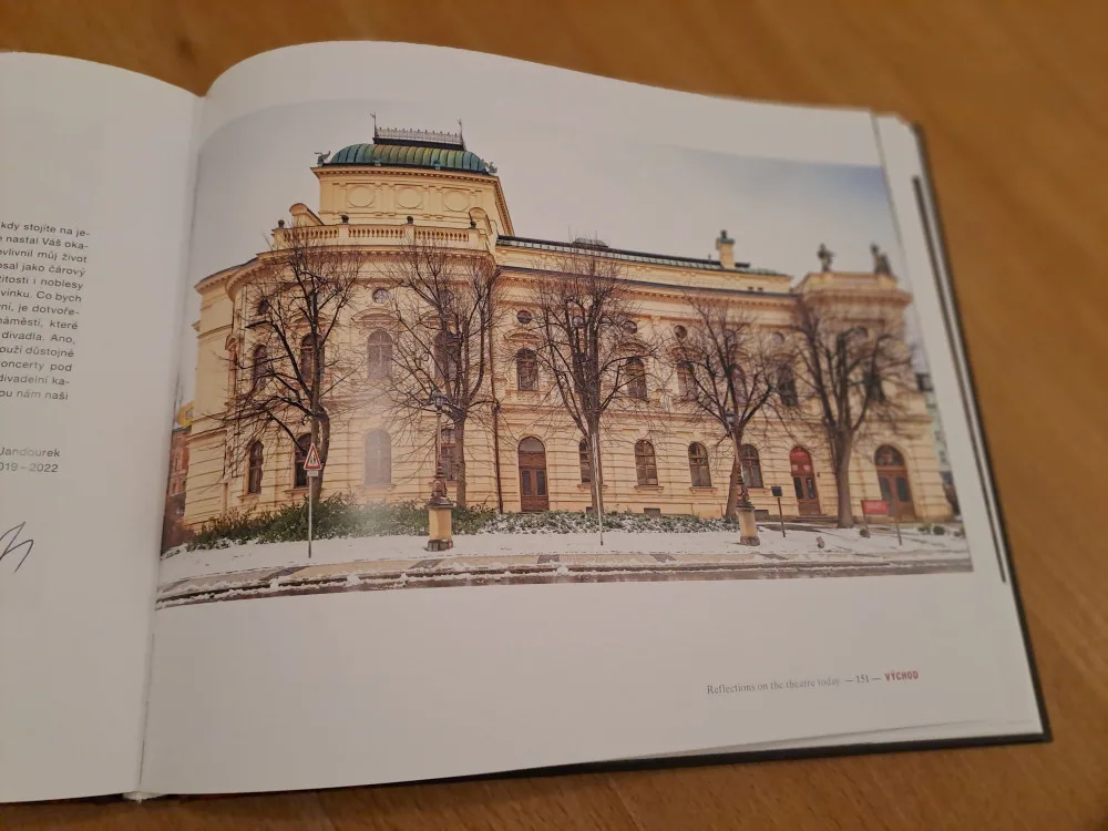 Divadlo F. X. Šaldy si knihu ke svým 140. narozeninám zasloužilo, říká spoluautorka Jarmila Levko