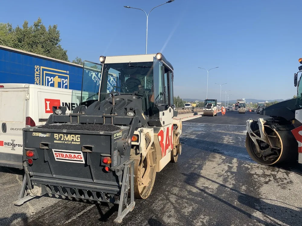 Na průtahu v Liberci už pokládají asfalt, na řidiče ale příští rok čeká rekonstrukce tunelu