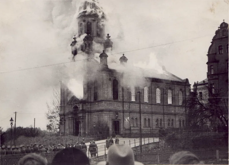Vypálení synagogy v Liberci v listopadu 1938.