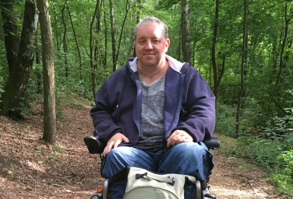 Ivan se bez cizí pomoci neobejde. Peníze na asistenta mu však chybí