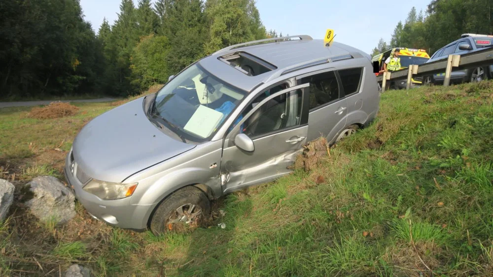 Notně posilněn alkoholem neudržel auto na silnici a havaroval