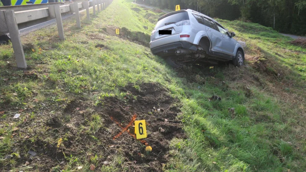 Notně posilněn alkoholem neudržel auto na silnici a havaroval