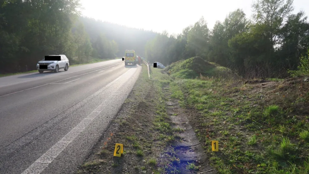 Notně posilněn alkoholem neudržel auto na silnici a havaroval