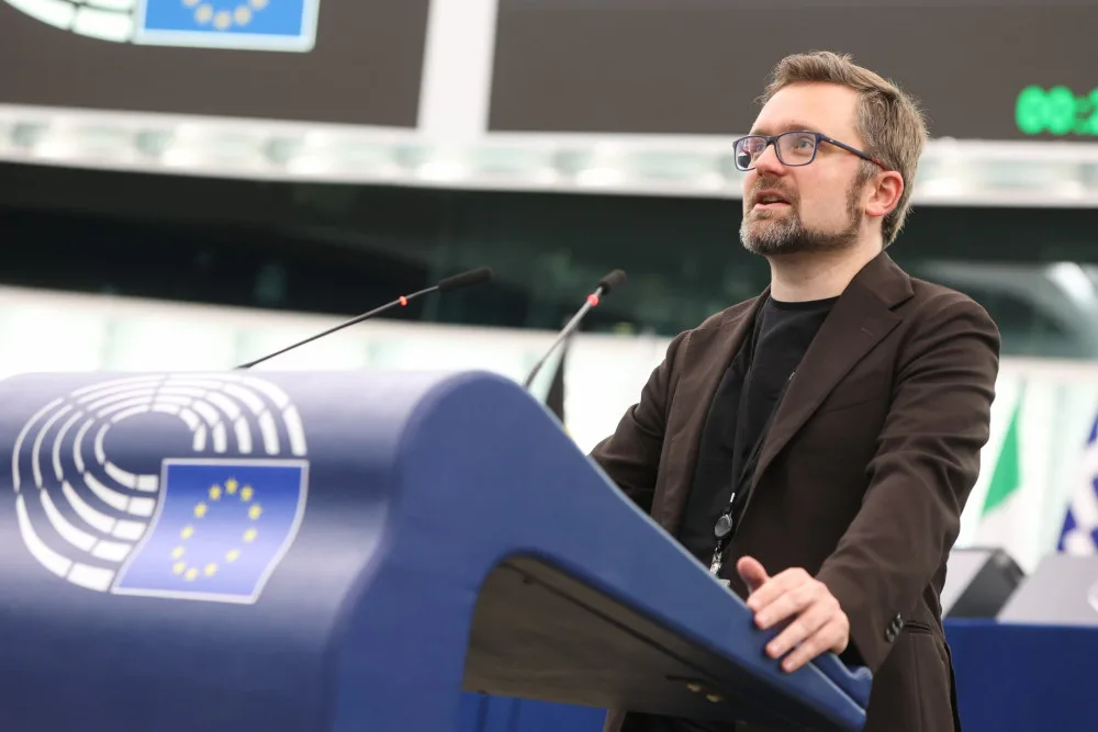 Pokud civilistům v Gaze nepomůžeme, hrozí migrační krize, říká europoslanec Mikuláš Peksa