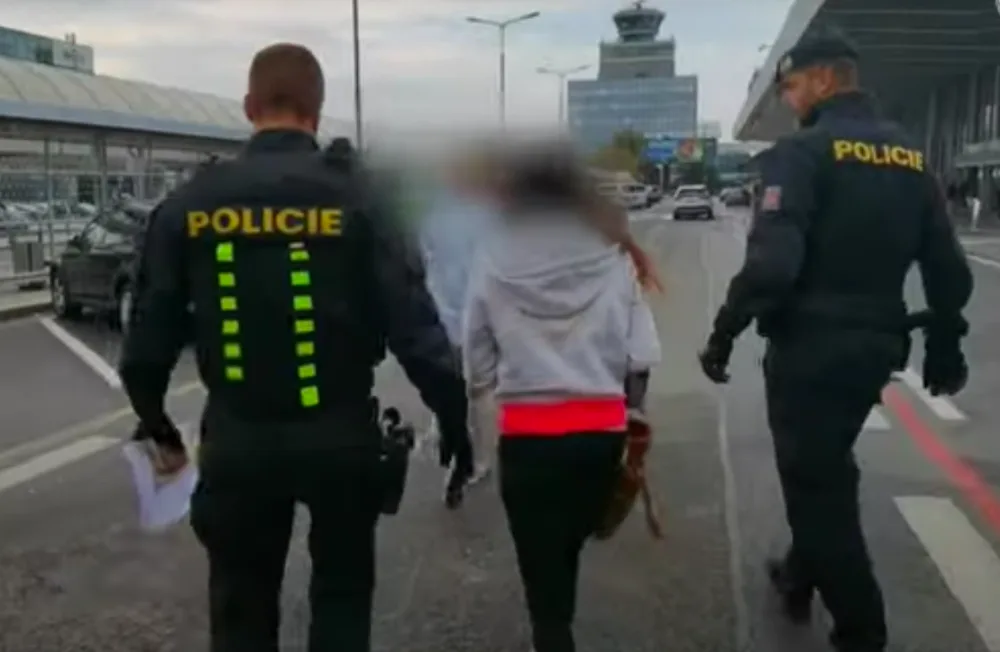 Manželé z Liberce utekli na Bali před trestním řízením. Policie je zadržela a eskortovala zpět do Česka