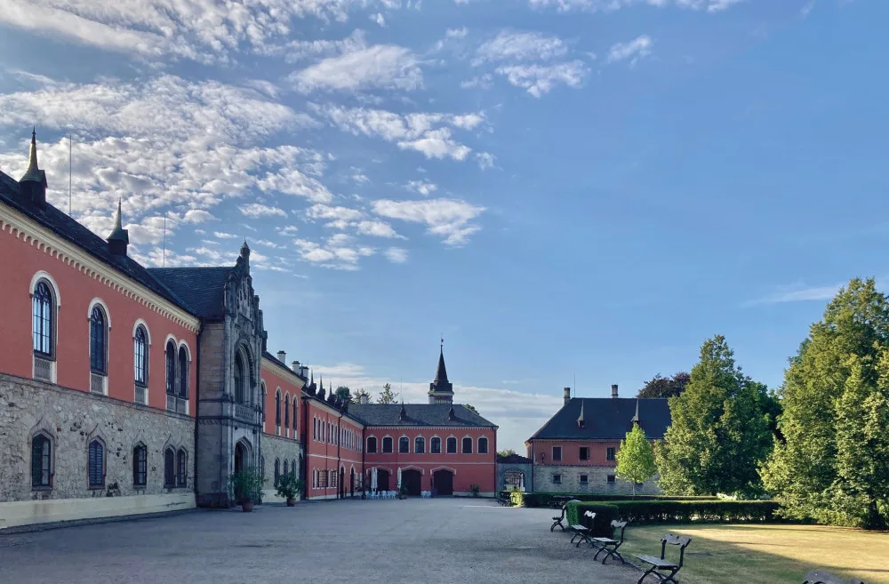 Zámek Sychrov.