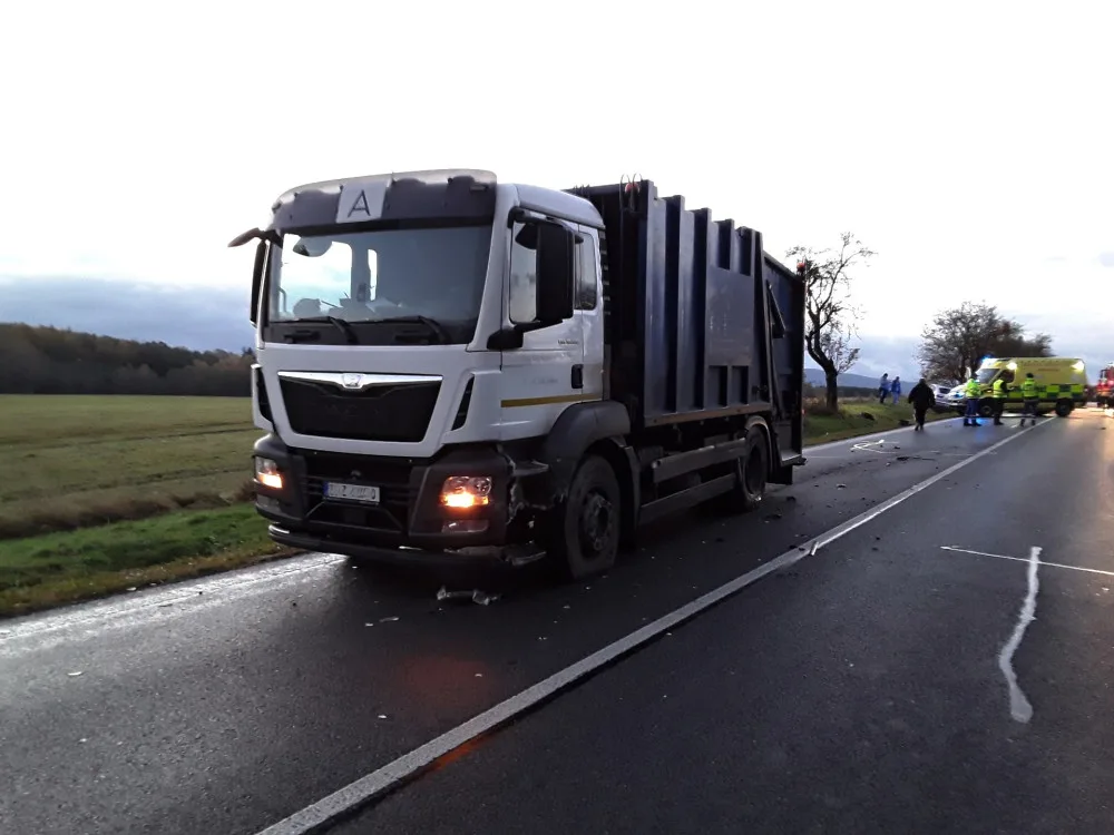 U Krásného Lesa havaroval autobus. Pět lidí utrpělo zranění