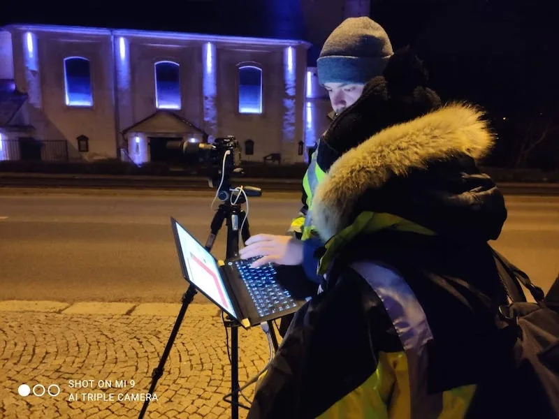 Zdánlivě dobře nasvícený přechod pro chodce může být za snížené viditelnosti rizikem