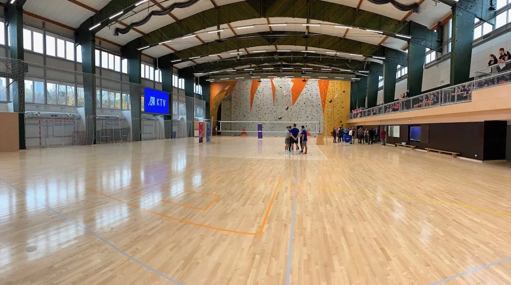 Sportovní haly univerzity v Harcově už opět fungují. Rekonstrukce vyšla na 122 milionů
