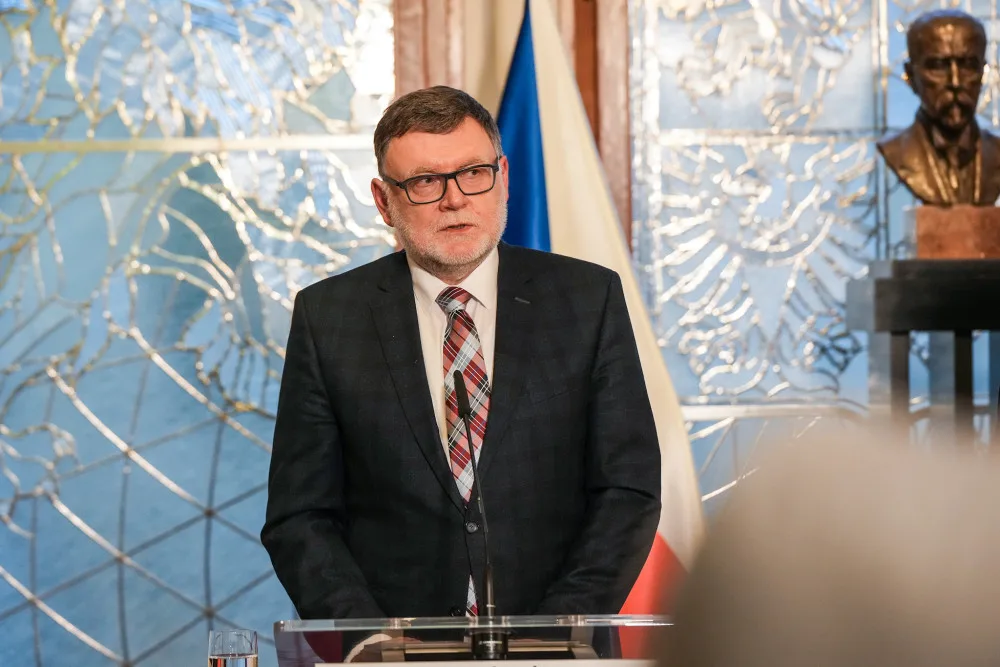 Stanjurův úřad vyhodnotil, že Česko bude brzy připravené na euro. Přesto ho doporučuje odmítnout