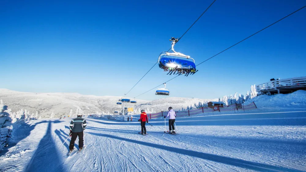 Krkonoše letos lákají novými sjezdovkami i nižšími cenami za skipasy