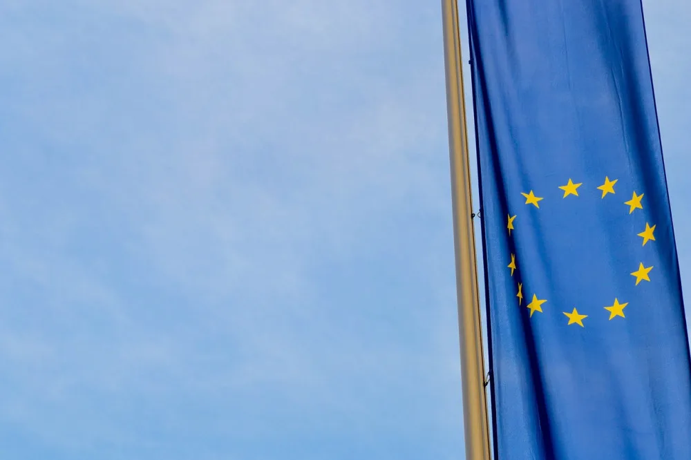 Čechy sevřel pesimismus. Budou se mít hůř, eurovolby je nezajímají, Ukrajinu v EU nechtějí