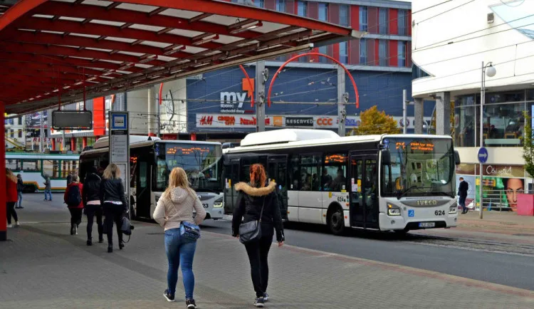 Černí pasažéři si od Nového roku připlatí. Zvýší se i poplatek za zapomenutou lítačku