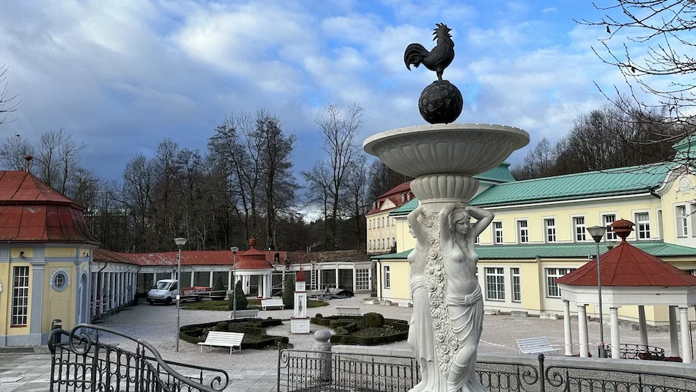 V Libverdě probíhá renovace lázeňské kolonády. Dosloužilou konstrukci nahradí nová