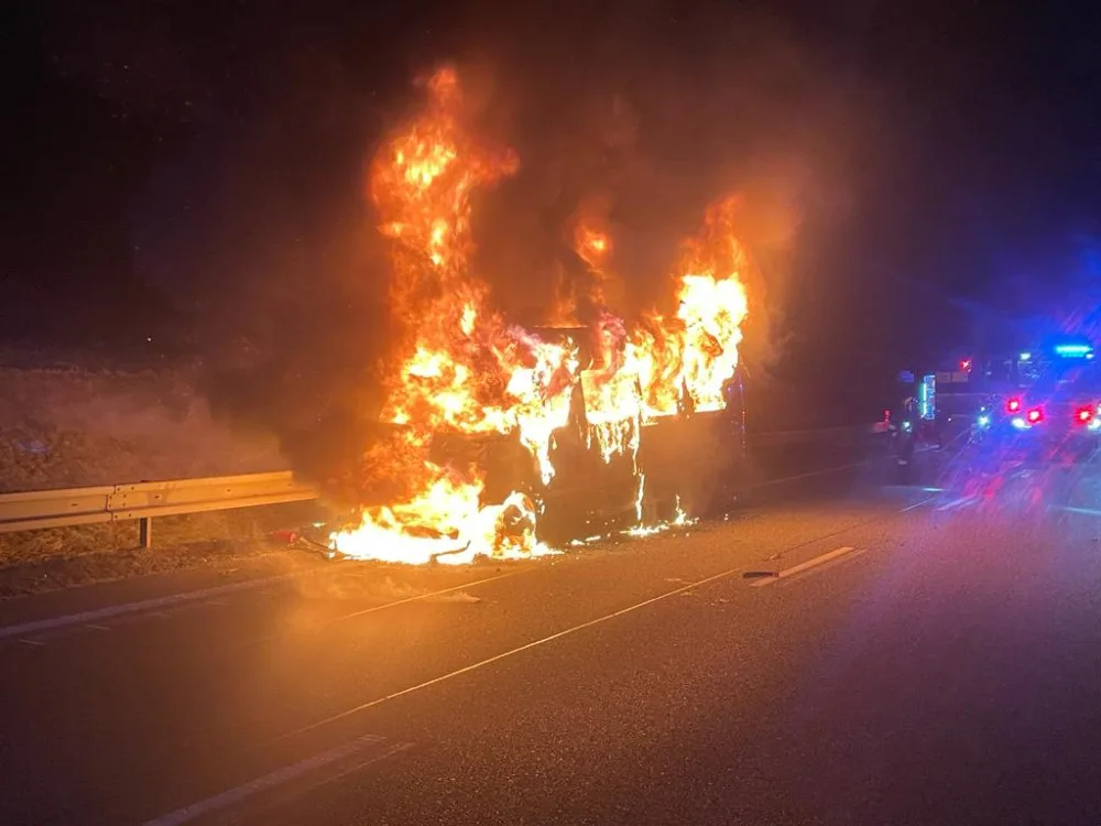 Požár dodávky na silnici I/35.