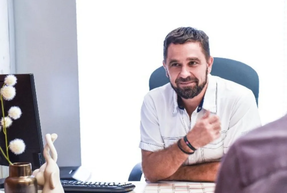 Neplodnost trápí zhruba každý desátý pár. Příčinou bývá věk, říká specialista na umělé oplodnění Štěpán Machač