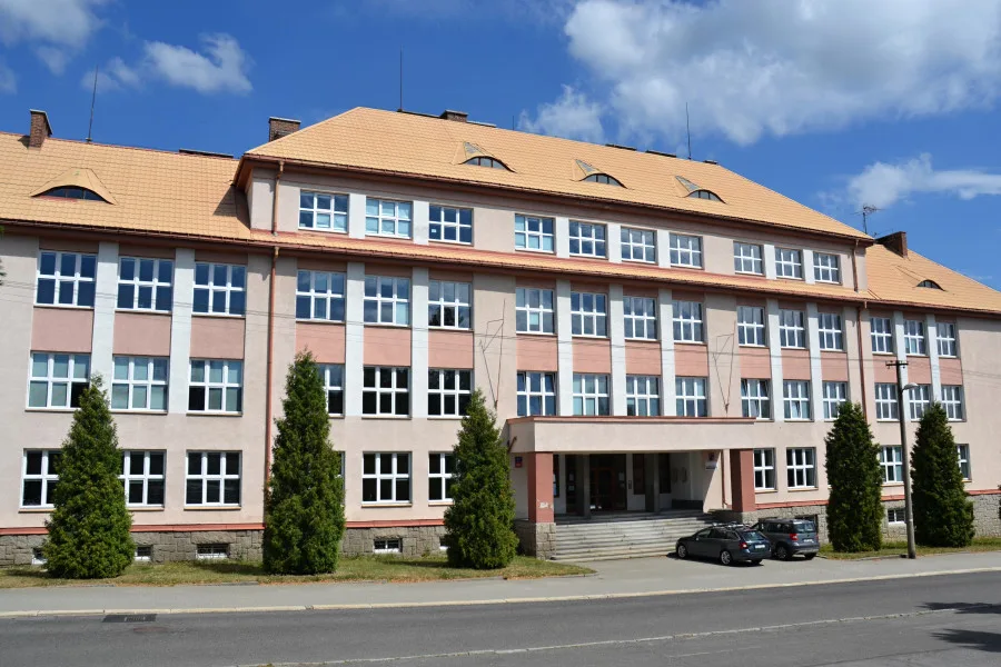 Gymnázium Jeronýmova je jednou ze škol, kde bude také konkurz.