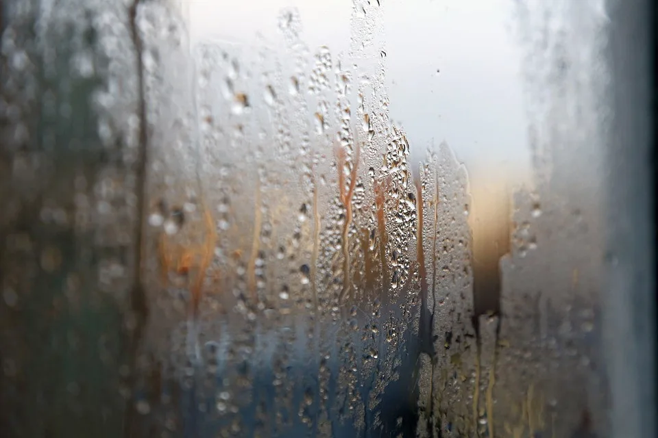 Během víkendu se mírně ochladí. Přidají se přeháňky, na horách sněhové