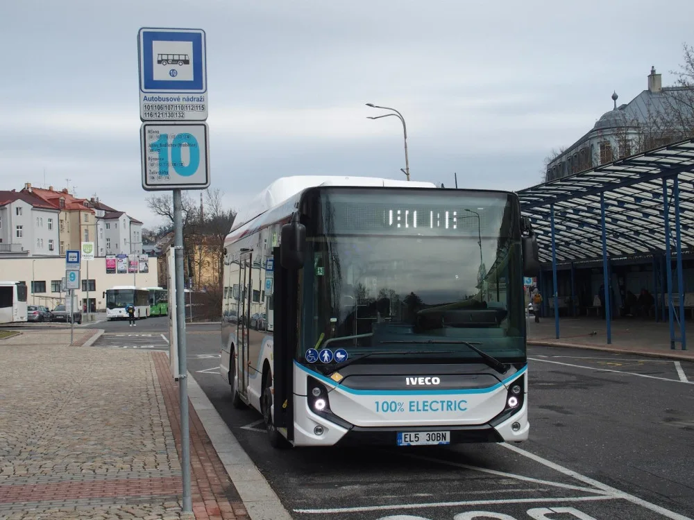 Elektrobus při testu v Jablonci nad Nisou.