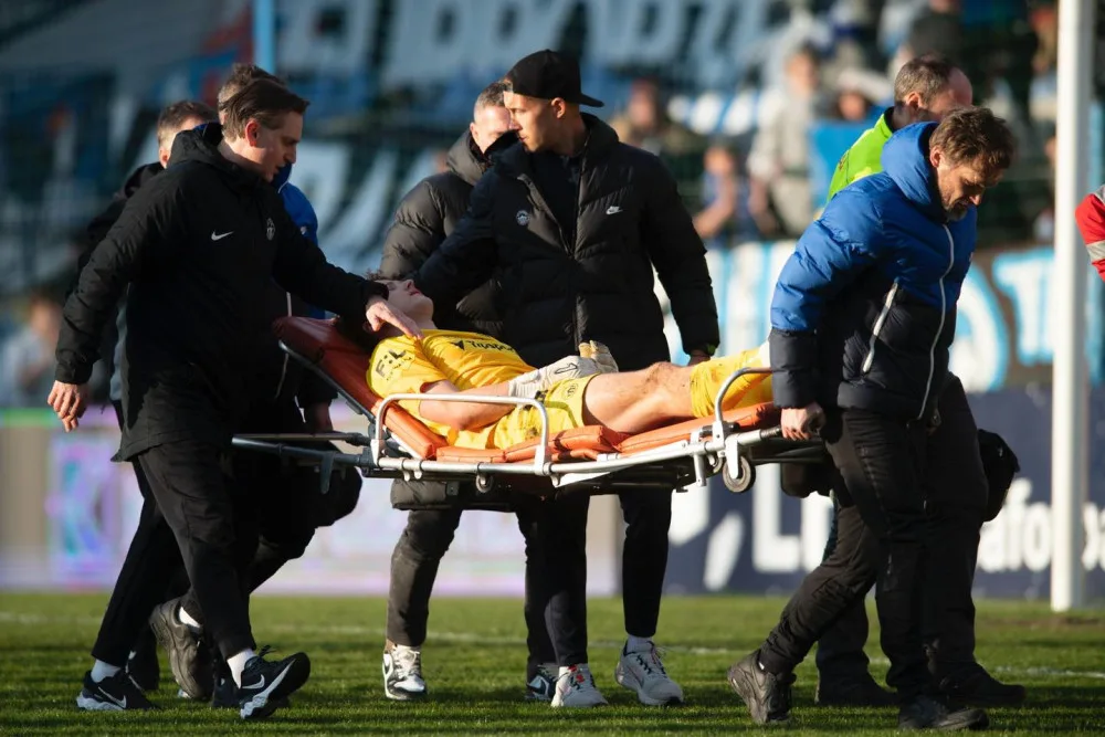 Jeden z nejhorších momentů, co jsem ve fotbale viděl, popsal Chaluš zranění Bačkovského. Brankář Liberce byl v bezvědomí, zapadl mu jazyk