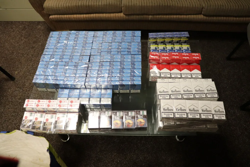 Zadržené neznačené cigarety.