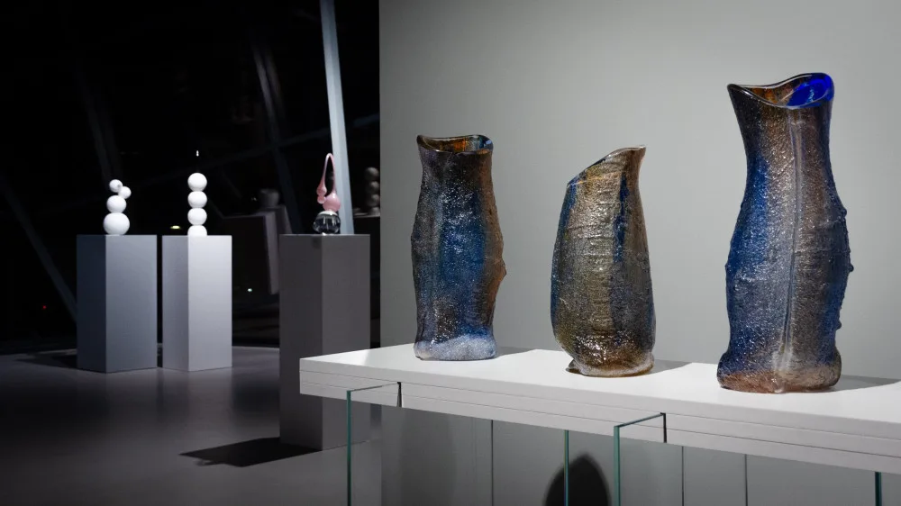 Muzeum skla a bižuterie v Jablonci pořádá komentovanou prohlídku s výtvarným umělcem Patrikem Illem