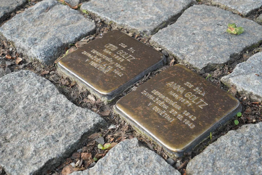 Stolpersteine manželů Goltzových.