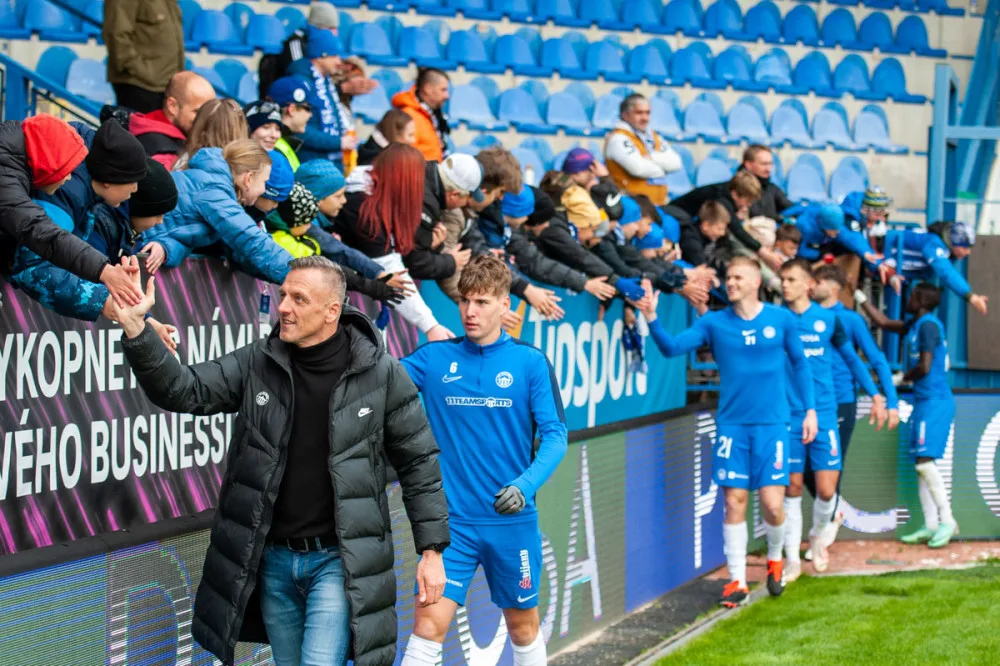 Chtěli jsme vyhrát, remíza je zasloužená, řekl po Hradci trenér Slovanu Kozel