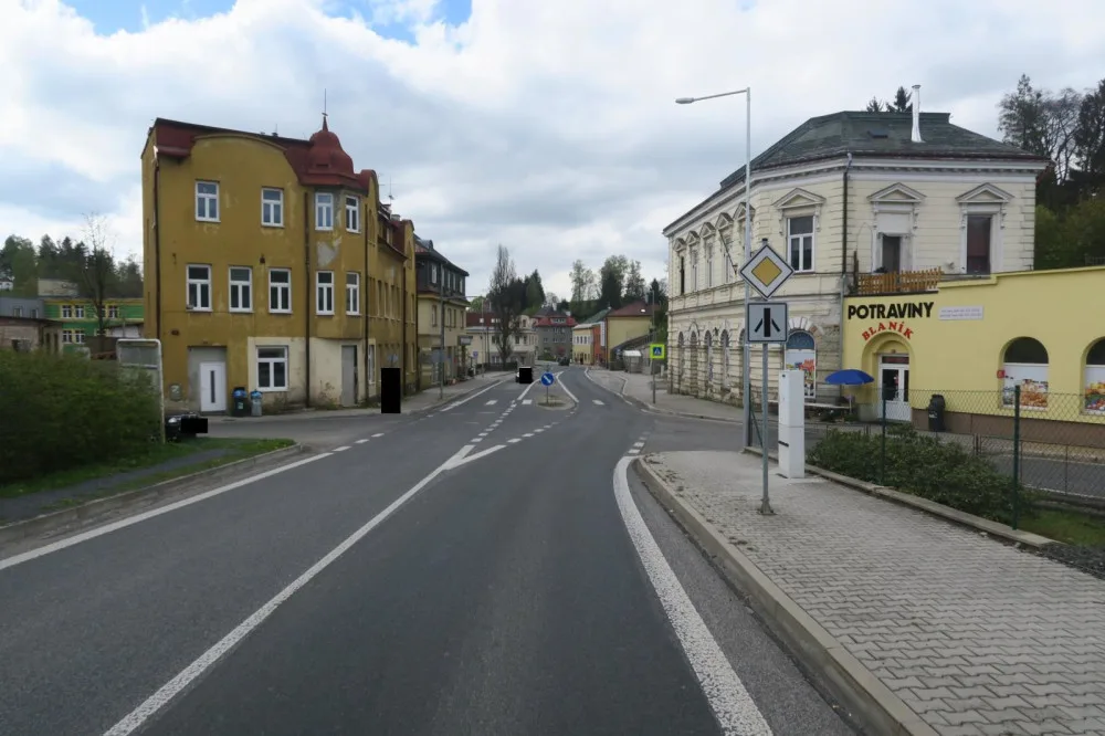 Přechod po chodce v centru Lučan nad Nisou.