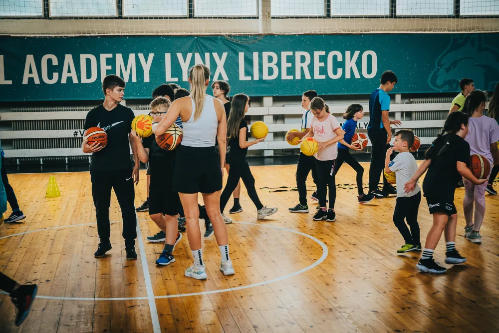 Dopřejte vašim dětem prázdniny plné pohybu a zábavy s příměstským sportovním táborem Hravé prázdniny