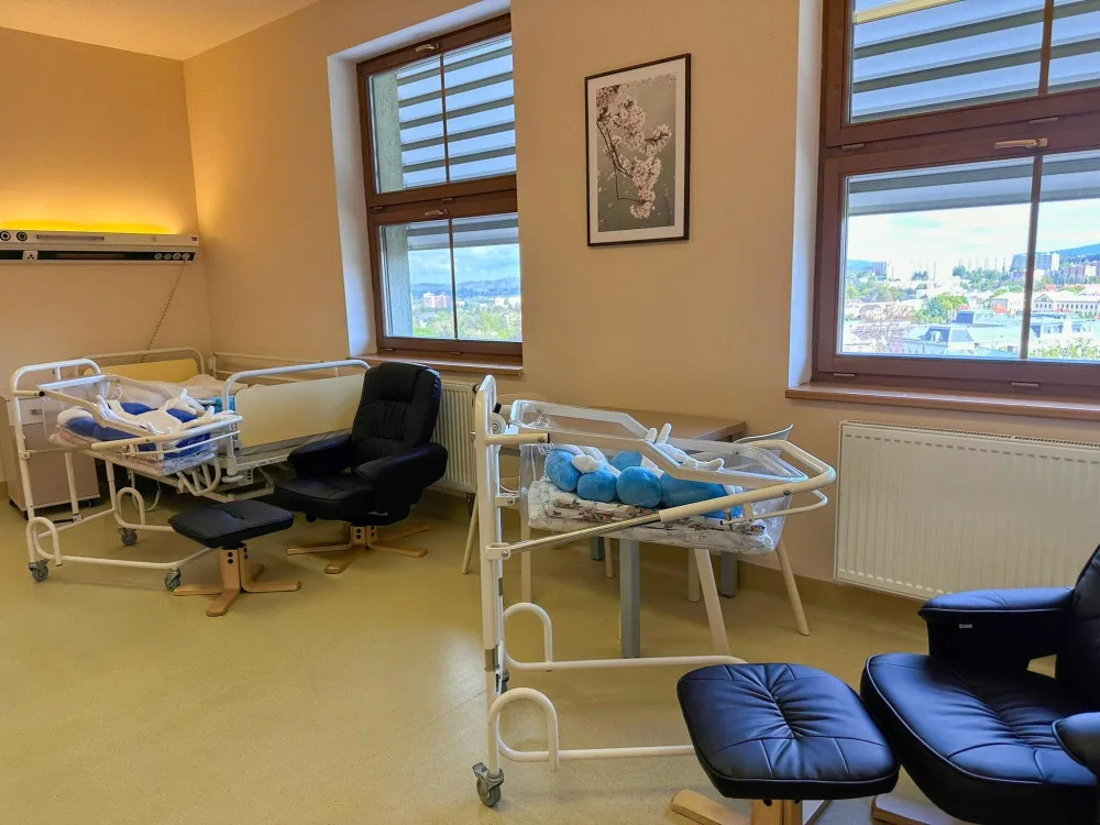 Nově vybavený pokoj neonatologie z prostředků od organizace Nedoklubko.