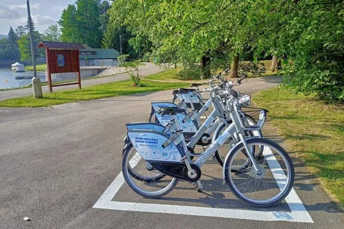 Stanoviště sdílených kol v Jablonci.