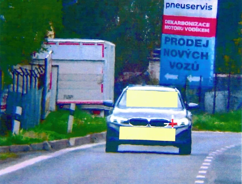 Na padesátce v Lučanech se řítil stovkou. Na místě přišel o řidičák