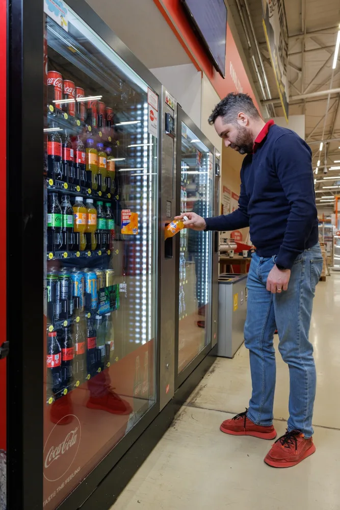 Nový průzkum v Libereckém kraji. Zákazníci preferují bezhotovostní platby i v nápojových automatech