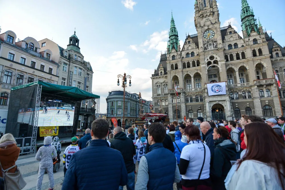 Češi jsou ve finále, před radnicí bude projekce nedělních zápasů