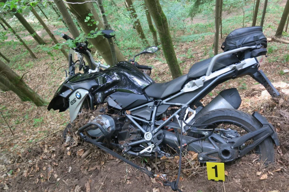 Motorka po nehodě.