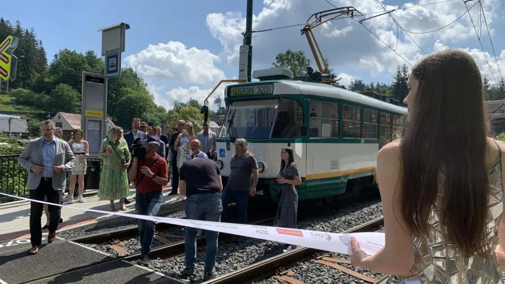 Ať slouží dalších osmdesát let. Modernizace trati mezi Libercem a Jabloncem byla slavnostně ukončena